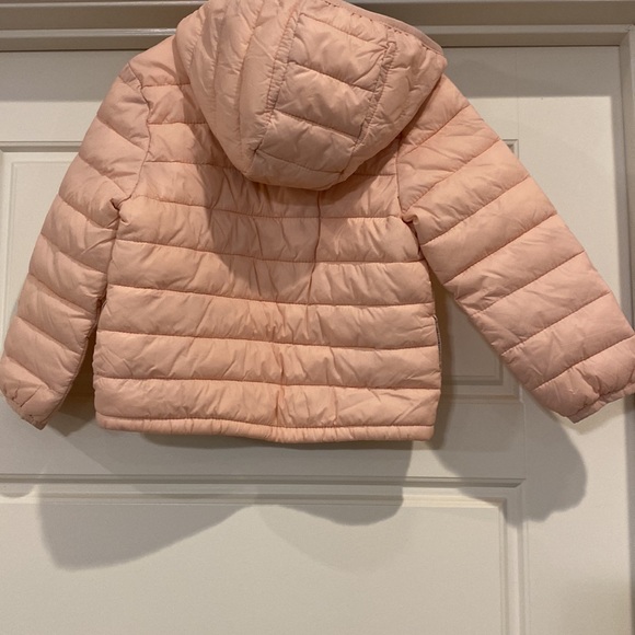 Old Navy size 4T puffer jacket in pink - Picture 4 of 4
